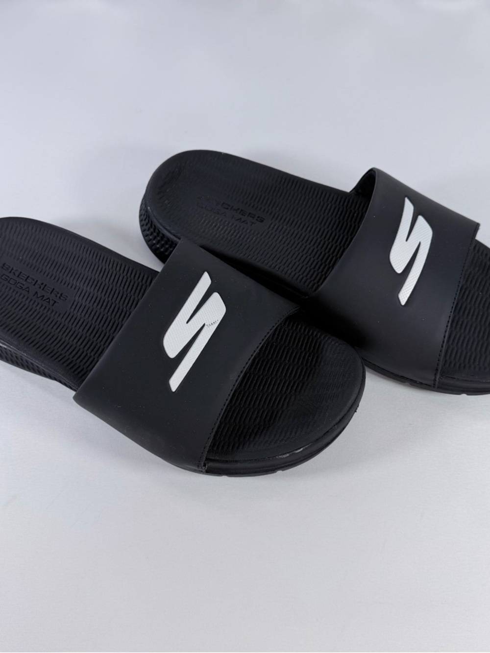 Skechers Goga Mat Sliders Sandals Size 10 Men's - Picture 3 of 13